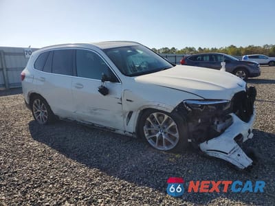 Czwarte zdjęcie samochodu z boku: 2023 BMW X5 XDRIVE45E VIN:5UXTA6C06P9P13563 - miniatura