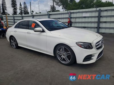 Czwarte zdjęcie samochodu z boku: 2019 MERCEDES-BENZ E 300 VIN:WDDZF4JB4KA504289 - miniatura