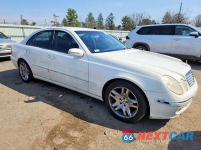 Czwarte zdjęcie samochodu z boku: 2004 MERCEDES-BENZ E 500 VIN:WDBUF70J14A437747 - miniatura