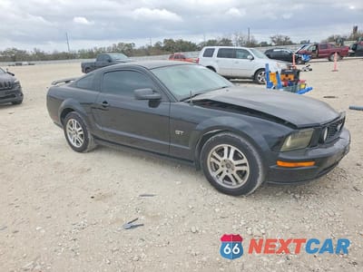 Czwarte zdjęcie samochodu z boku: 2005 FORD MUSTANG GT VIN:1ZVHT82H655185822 - miniatura