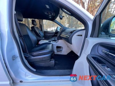 Piąte zdjęcie samochodu w środku: 2018 DODGE GRAND CARAVAN SXT VIN:2C4RDGCG5JR266151 - miniatura
