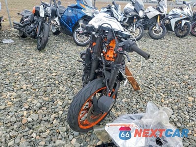Drugie zdjęcie samochodu z przodu: 2015 KTM 390 DUKE VIN:MD2JYJ404FC215590 - miniatura