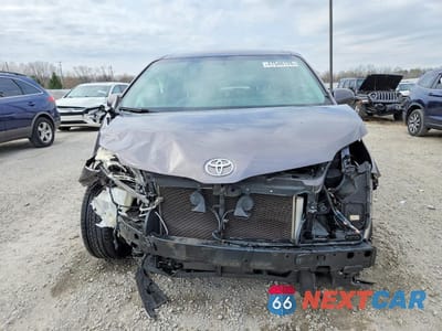 Piąte zdjęcie samochodu w środku: 2016 TOYOTA SIENNA LE 8-PASSENGER VIN:5TDKK3DC2GS713871 - miniatura