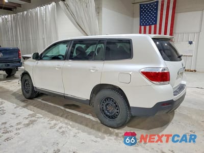 Drugie zdjęcie samochodu z przodu: 2013 TOYOTA HIGHLANDER BASE VIN:5TDBK3EH1DS231365 - miniatura
