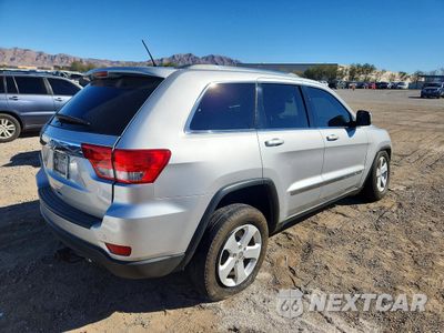 Trzecie zdjęcie samochodu z tyłu: 2013 JEEP GRAND CHEROKEE LAREDO VIN:1C4RJEAGXDC620971 - miniatura