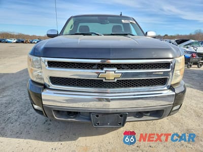 Piąte zdjęcie samochodu w środku: 2007 CHEVROLET SILVERADO K1500 VIN:1GCEK14067Z591795 - miniatura