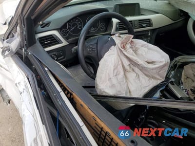 Zdjęcie 8 z 12 samochodu: 2016 BMW 320 I VIN:WBA8E1G58GNT35531 - miniatura