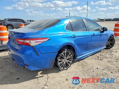 Trzecie zdjęcie samochodu z tyłu: 2018 TOYOTA CAMRY SE VIN:4T1B11HK1JU077046 - miniatura
