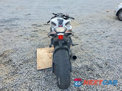 Czwarte zdjęcie samochodu z boku: 2024 YAMAHA YZFR1 VIN:JYARN66E7RA003804 - miniatura