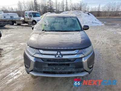 Piąte zdjęcie samochodu w środku: 2016 MITSUBISHI OUTLANDER ES VIN:JA4AZ2A39GZ611353 - miniatura