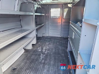 Zdjęcie 10 z 12 samochodu: 2025 CHEVROLET EXPRESS 2500 CARGO UTILITY / SERVICE VAN VIN:1GCWGAFP6S1189430 - miniatura