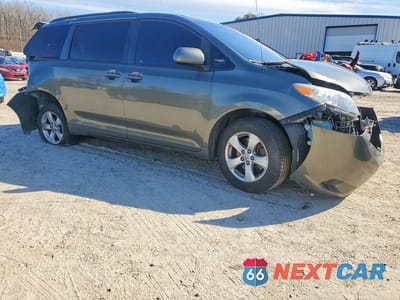 Czwarte zdjęcie samochodu z boku: 2012 TOYOTA SIENNA LE 8-PASSENGER VIN:5TDKK3DC1CS224582 - miniatura