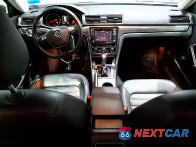 Zdjęcie 8 z 11 samochodu: 2018 VOLKSWAGEN PASSAT SEL PREMIUM VIN:1VWCA7A34JC007462 - miniatura