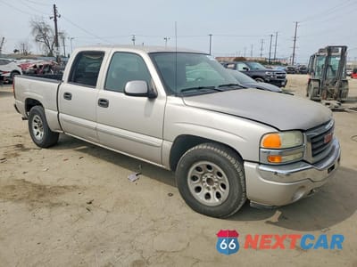 Czwarte zdjęcie samochodu z boku: 2005 GMC NEW SIERRA C1500 VIN:2GTEC13T151140465 - miniatura