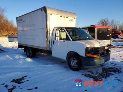 Czwarte zdjęcie samochodu z boku: 2005 GMC SAVANA BOX TRUCK VIN:1GDJG31U151161733 - miniatura