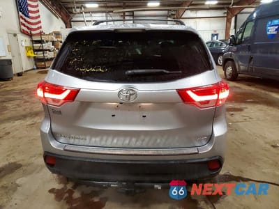 Zdjęcie 6 z 13 samochodu: 2017 TOYOTA HIGHLANDER LE VIN:5TDBZRFH2HS382461 - miniatura