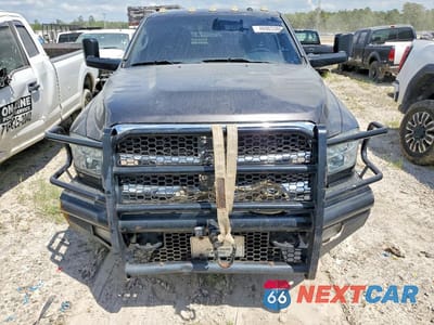 Piąte zdjęcie samochodu w środku: 2017 RAM 3500 FLATBED TRUCK VIN:3C7WRTCL5HG692290 - miniatura