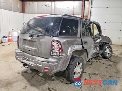 Trzecie zdjęcie samochodu z tyłu: 2008 CHEVROLET TRAILBLAZER LS VIN:1GNDT13S182205409 - miniatura