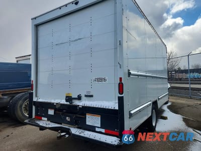 Trzecie zdjęcie samochodu z tyłu: 2022 GMC SAVANA BOX TRUCK VIN:7GZ37TC7XNN010860 - miniatura