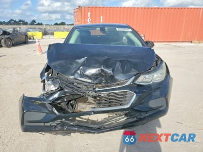 Piąte zdjęcie samochodu w środku: 2017 CHEVROLET CRUZE LS VIN:1G1BC5SMXH7225549 - miniatura