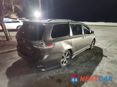 Trzecie zdjęcie samochodu z tyłu: 2015 TOYOTA SIENNA SPORT VIN:5TDXK3DC9FS597704 - miniatura