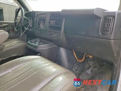 Zdjęcie 8 z 11 samochodu: 2015 CHEVROLET EXPRESS G2500 VIN:1GCWGFCFXF1150578 - miniatura