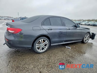 Trzecie zdjęcie samochodu z tyłu: 2021 MERCEDES-BENZ E 350 4MATIC VIN:W1KZF8EBXMA921694 - miniatura