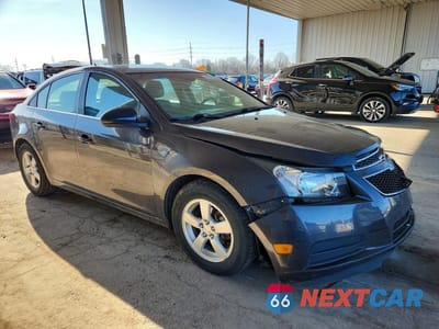 Czwarte zdjęcie samochodu z boku: 2014 CHEVROLET CRUZE LT VIN:1G1PC5SB0E7477312 - miniatura