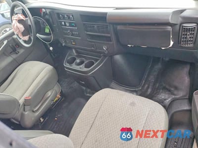 Zdjęcie 8 z 13 samochodu: 2017 GMC SAVANA 2500 CARGO UTILITY / SERVICE VAN VIN:1GTW7AFF9H1912347 - miniatura