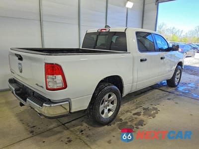 Trzecie zdjęcie samochodu z tyłu: 2023 RAM 1500 BIG HORN VIN:1C6SRFFT5PN622584 - miniatura