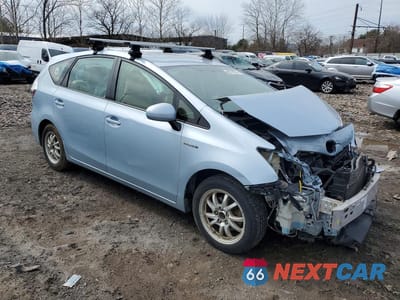 Czwarte zdjęcie samochodu z boku: 2013 TOYOTA PRIUS V THREE VIN:JTDZN3EU3D3261696 - miniatura