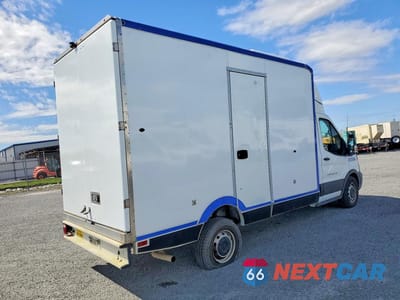 Trzecie zdjęcie samochodu z tyłu: 2020 FORD TRANSIT DELIVERY TRUCK VIN:1FDBW5Z85LKA95575 - miniatura