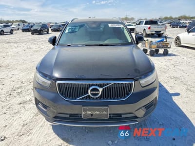 Piąte zdjęcie samochodu w środku: 2020 VOLVO XC40 T5 MOMENTUM VIN:YV4162UK3L2299063 - miniatura