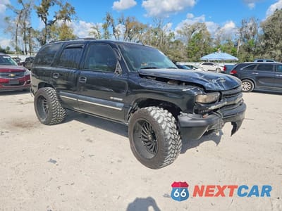 Czwarte zdjęcie samochodu z boku: 2003 CHEVROLET TAHOE C1500 VIN:1GNEC13V13R233855 - miniatura