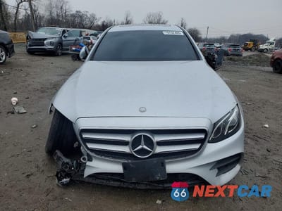 Piąte zdjęcie samochodu w środku: 2017 MERCEDES-BENZ E 300 4MATIC VIN:WDDZF4KB6HA214093 - miniatura