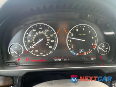 Piąte zdjęcie samochodu w środku: 2014 BMW X5 XDRIVE50I VIN:5UXKR6C52E0C02548 - miniatura