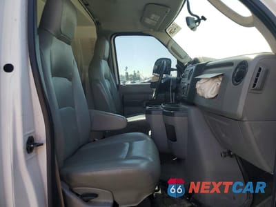Zdjęcie 6 z 11 samochodu: 2019 FORD ECONOLINE E350 SUPER DUTY CUTAWAY VAN VIN:1FDWE3F64KDC04137 - miniatura