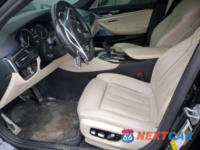 Zdjęcie 7 z 12 samochodu: 2018 BMW M550XI VIN:WBAJB9C5XJB286968 - miniatura