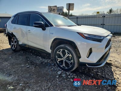 Czwarte zdjęcie samochodu z boku: 2022 TOYOTA RAV4 PRIME XSE VIN:JTMFB3FV3ND099311 - miniatura