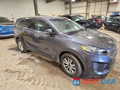Czwarte zdjęcie samochodu z boku: 2019 KIA SORENTO LX V6 VIN:5XYPGDA50KG489444 - miniatura