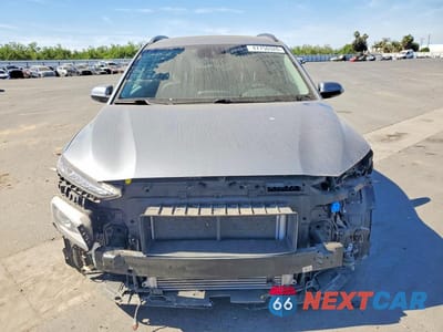 Piąte zdjęcie samochodu w środku: 2021 HYUNDAI KONA LIMITED VIN:KM8K33A52MU608298 - miniatura