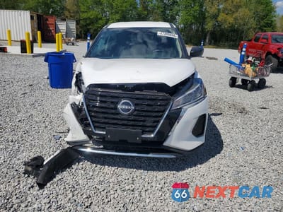 Piąte zdjęcie samochodu w środku: 2025 NISSAN KICKS PLAY S VIN:3N1CP5BV1SL495798 - miniatura