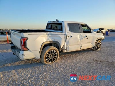 Trzecie zdjęcie samochodu z tyłu: 2022 TOYOTA TUNDRA LIMITED VIN:5TFJA5AB5NX005885 - miniatura