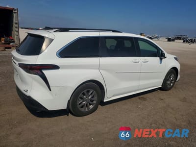 Trzecie zdjęcie samochodu z tyłu: 2023 TOYOTA SIENNA LE 8-PASSENGER VIN:5TDKRKEC9PS171463 - miniatura