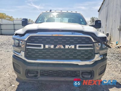 Piąte zdjęcie samochodu w środku: 2024 RAM 3500 TRADESMAN VIN:3C63R3CL3RG137654 - miniatura