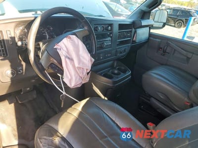 Zdjęcie 8 z 12 samochodu: 2018 CHEVROLET EXPRESS 2500 CARGO DELIVERY VAN VIN:1GCWGAFP0J1316557 - miniatura