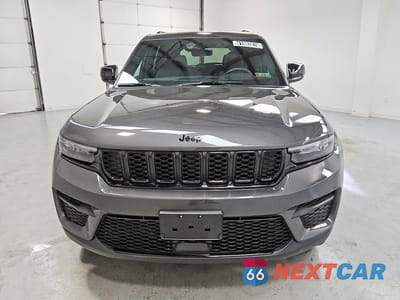 Piąte zdjęcie samochodu w środku: 2025 JEEP GRAND CHEROKEE LAREDO VIN:1C4RJHAG8SC362206 - miniatura