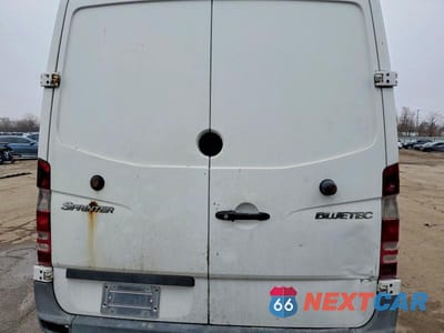 Zdjęcie 10 z 12 samochodu: 2013 MERCEDES BENZ SPRINTER 2500 UTILITY / SERVICE VAN VIN:WD3PE7CC2D5806441 - miniatura