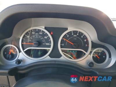 Zdjęcie 9 z 12 samochodu: 2010 JEEP WRANGLER UNLIMITED SPORT VIN:1J4HB3H15AL214469 - miniatura