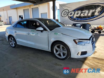 Czwarte zdjęcie samochodu z boku: 2019 AUDI A3 PREMIUM VIN:WAUAUGFF8K1012310 - miniatura